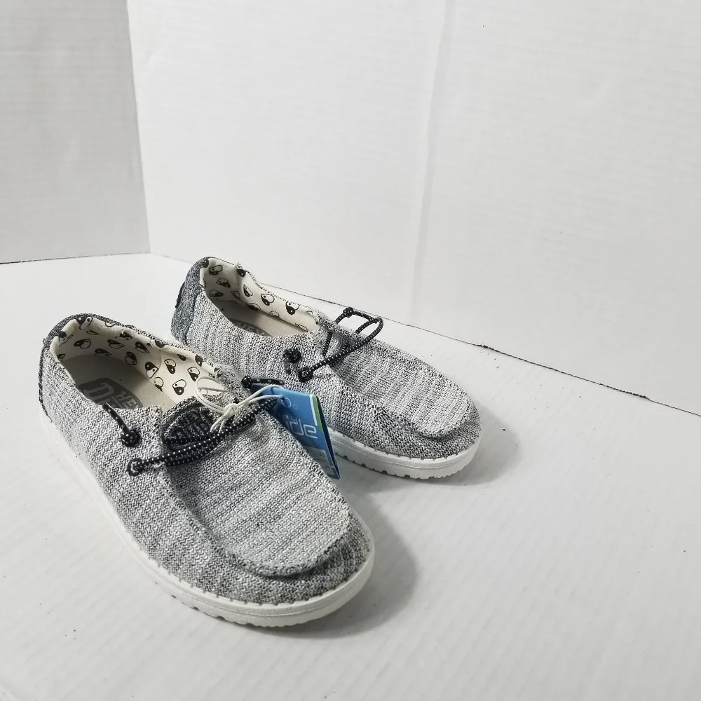 NWT HEY DUDE KIDS GRAY SHOES SIZE YOUTH 1